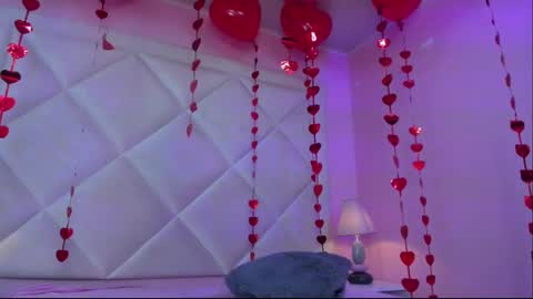 Perla online show from February 13, 7:42 pm