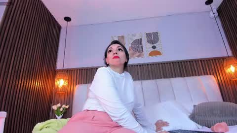 PerlaPreciosa online show from June 17, 4:04 am