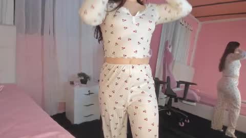 Marie online show from November 21, 9:30 am