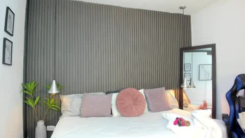 Lizza online show from April 7, 11:43 am