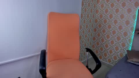 Isabella   online show from December 18, 1:15 am