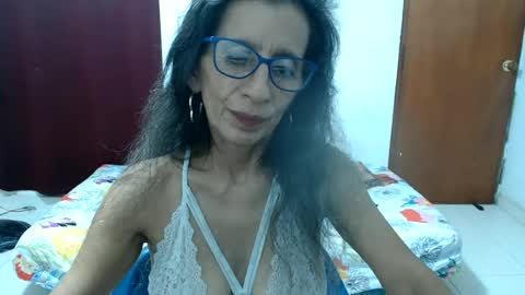 Snapshot of pervert_milf4uu_4 chatting on June 23, 3:48 am luz online show from June 23, 3:48 am