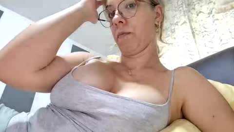 Lisa -  online show from October 7, 9:50 am