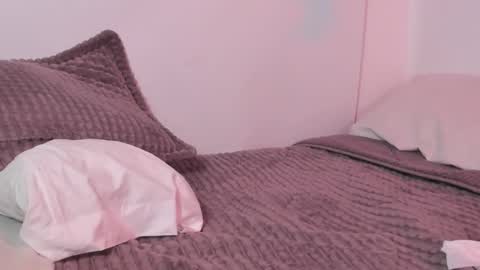 Snapshot of petalsrose_ chatting on March 5, 9:15 pm Rose online show from March 5, 9:15 pm