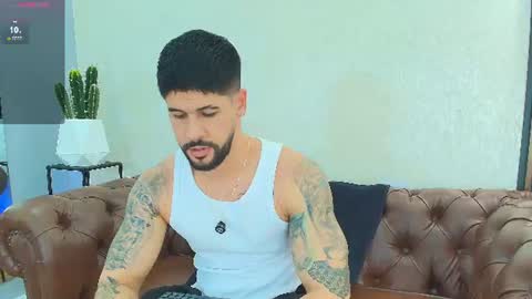 Snapshot of petesevans_1 chatting on June 30, 12:00 am PETES EVANS new account online show from June 30, 12:00 am