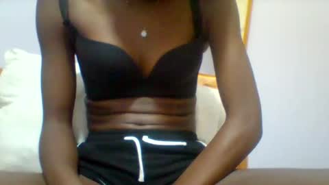 Snapshot of petite_ariana chatting on February 17, 6:36 pm ariana online show from February 17, 6:36 pm