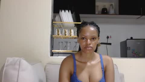 petite_beroh online show from April 28, 7:35 am