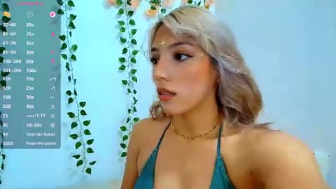 Snapshot of petite_blossom4 chatting on July 20, 1:09 am petite_blossom4 online show from July 20, 1:09 am