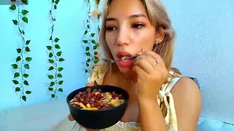 Snapshot of petite_blossom4 chatting on July 27, 11:56 pm petite_blossom4 online show from July 27, 11:56 pm
