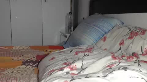 Snapshot of petite_danielle chatting on June 24, 9:19 am petite_danielle online show from June 24, 9:19 am
