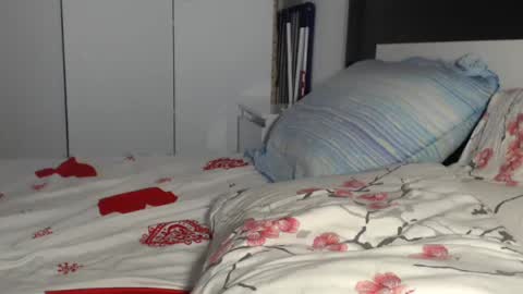 Snapshot of petite_danielle chatting on June 28, 1:06 pm petite_danielle online show from June 28, 1:06 pm