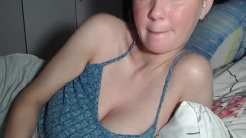Snapshot of petite_danielle chatting on July 4, 11:55 pm petite_danielle online show from July 4, 11:55 pm