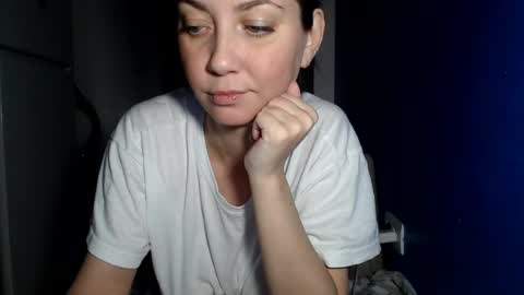 Snapshot of petite_danielle chatting on July 15, 2:50 am petite_danielle online show from July 15, 2:50 am