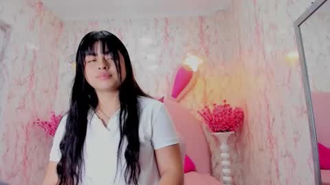 Snapshot of petite_emili chatting on November 5, 12:16 pm petite_emili online show from November 5, 12:16 pm