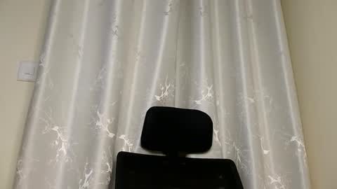 Snapshot of petite_freakette chatting on February 27, 12:05 pm Moon online show from February 27, 12:05 pm