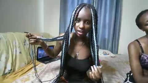 petite_funnie online show from October 31, 7:42 am