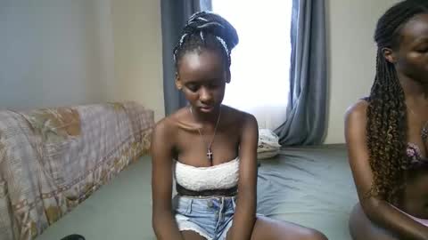 petite_funnie online show from November 3, 10:05 am