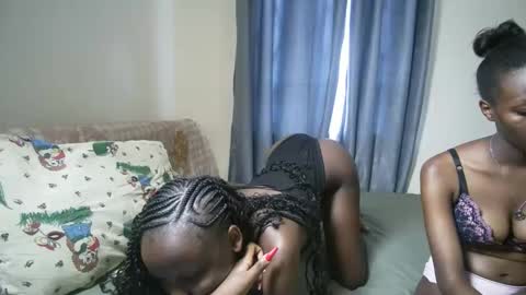 petite_funnie online show from November 13, 8:35 am