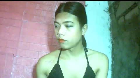 Snapshot of petite_jzee chatting on February 22, 12:34 am jzee online show from February 22, 12:34 am