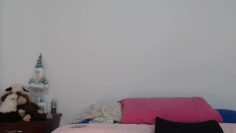 Snapshot of petite_kurly_qt chatting on December 30, 12:32 am loli online show from December 30, 12:32 am