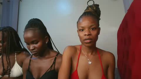 Snapshot of petite_luxe1 chatting on July 12, 2:57 am Luxe online show from July 12, 2:57 am