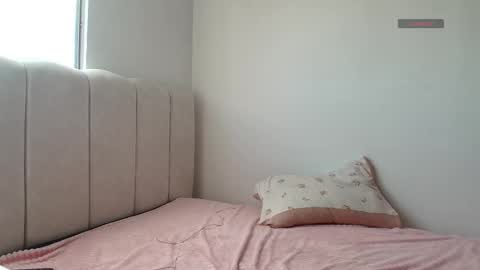 petite_marie_ online show from November 17, 10:15 pm