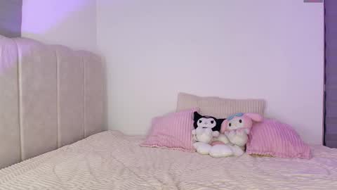 petite_marie_ online show from December 4, 7:39 am