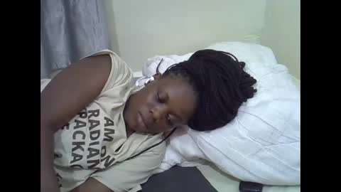 petite_melan online show from December 4, 5:10 pm