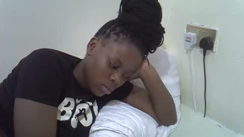 petite_melan online show from December 17, 8:20 am