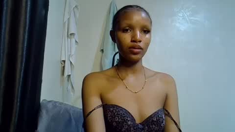 petite_melinda online show from June 22, 10:18 pm