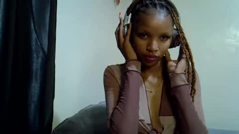 petite_melinda online show from July 13, 6:22 pm