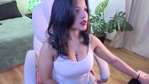 petite_molly_ online show from December 20, 1:40 pm