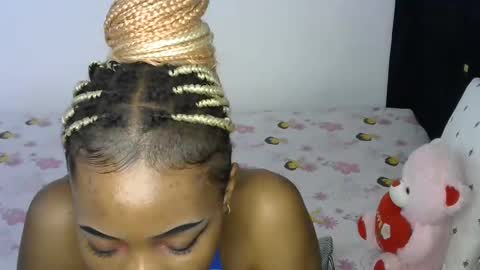 petite_princes online show from December 4, 10:24 am