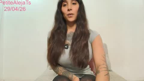 Snapshot of petitealejats chatting on April 29, 10:49 pm PetiteAlejaTs online show from April 29, 10:49 pm