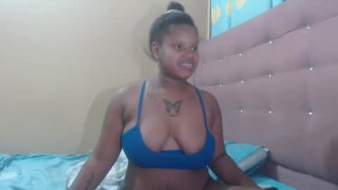 petitechocolatemommy online show from December 5, 2:42 am