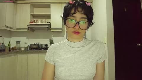 Lunna online show from February 3, 1:04 am