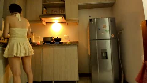 Snapshot of petitee_lunna chatting on June 19, 2:38 am Lunna online show from June 19, 2:38 am