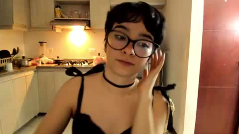 Snapshot of petitee_lunna chatting on June 28, 1:11 am Lunna online show from June 28, 1:11 am