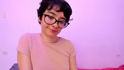 Snapshot of petitee_lunna chatting on July 7, 3:31 am Lunna online show from July 7, 3:31 am