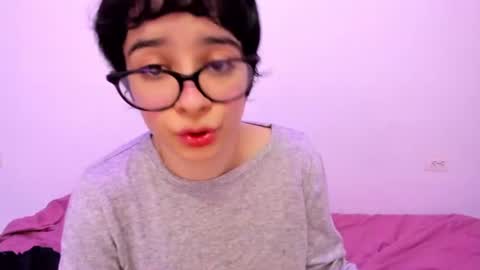 Snapshot of petitee_lunna chatting on July 23, 2:31 am Lunna online show from July 23, 2:31 am