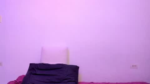 Snapshot of petitee_lunna chatting on July 28, 1:56 am Lunna online show from July 28, 1:56 am