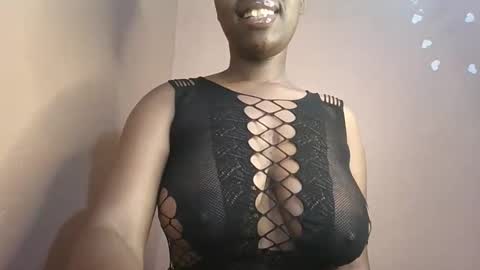 Snapshot of petitemomma76379 chatting on June 2, 8:16 am sexy chocolate online show from June 2, 8:16 am