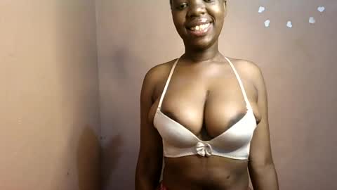 Snapshot of petitemomma76379 chatting on July 4, 5:13 am sexy chocolate online show from July 4, 5:13 am