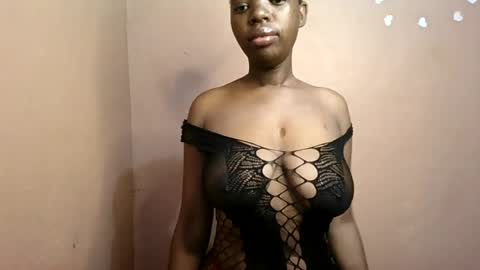 Snapshot of petitemomma76379 chatting on July 5, 5:47 am sexy chocolate online show from July 5, 5:47 am