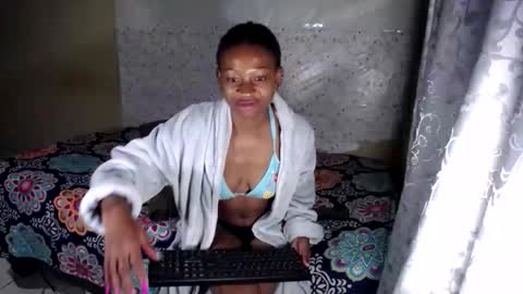 Snapshot of petitesammy chatting on May 13, 6:05 pm petitesammy online show from May 13, 6:05 pm