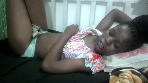 petitesweetchiq online show from September 17, 11:06 pm