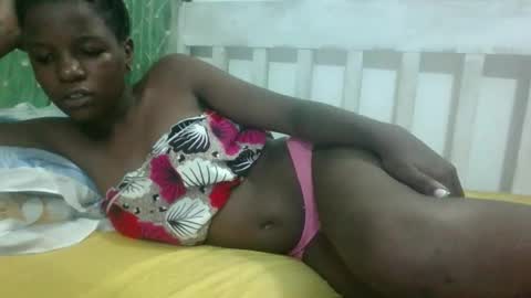 petitesweetchiq online show from September 26, 11:09 pm