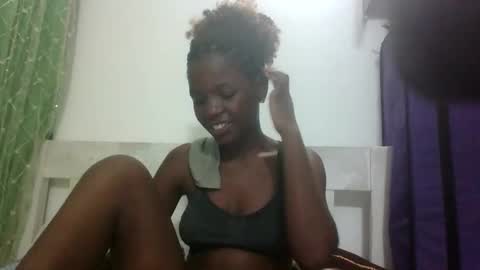 petitesweetchiq online show from October 19, 7:03 pm