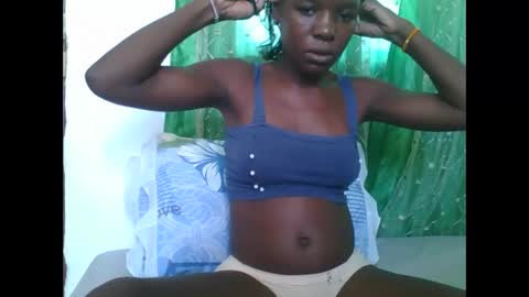 petitesweetchiq online show from November 27, 10:39 am