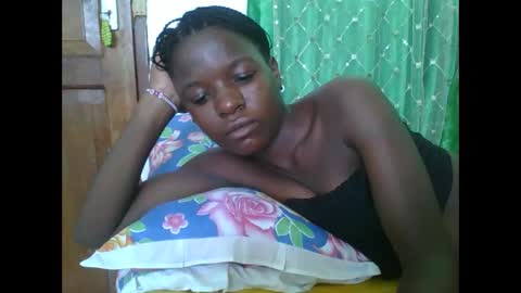 petitesweetchiq online show from November 29, 8:50 am